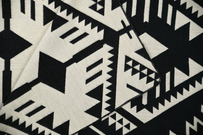 Groot zwart-beige Aztekenpatroon over de omkeerbare alpacadeken