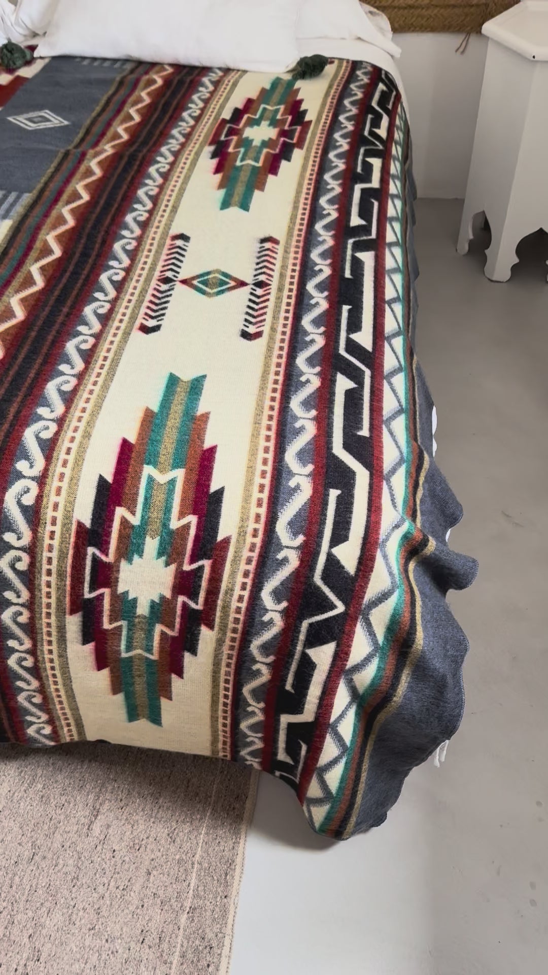 Andean Horizon XL Alpakadecke mit Aztekenmuster