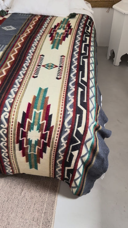 Andean Horizon XL Alpakadecke mit Aztekenmuster